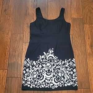 Ronni Nicole Black sleeveless dress with White Paisley Print at the bottom size